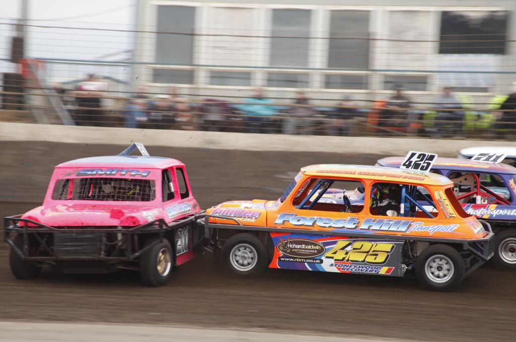 Trackstar Racing | News | Classic Cars R Us Junior Banger 2023 White and Yellow final  